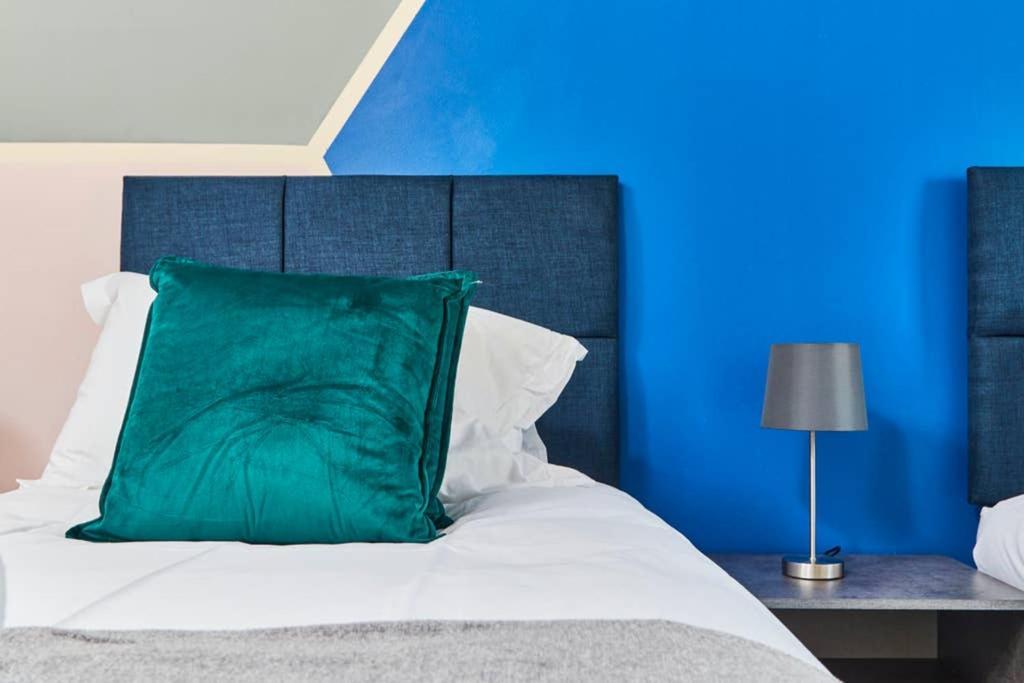 New - The Chique Scandic Cambridge Abode - Parking מראה חיצוני תמונה